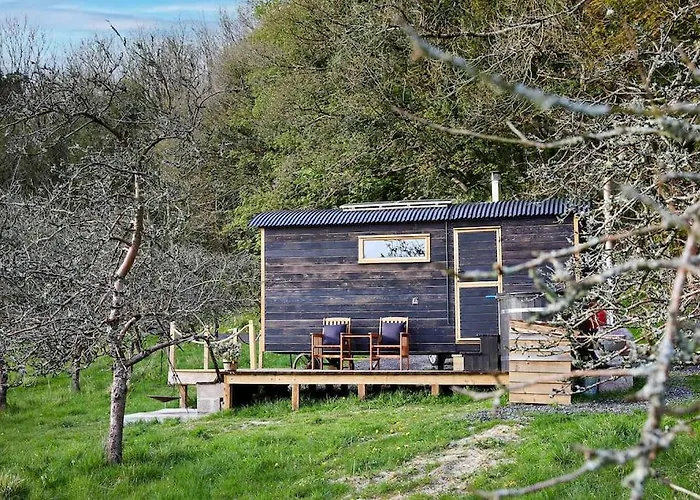 Orchard Retreat Off Grid Shepherds Huts In Dorset