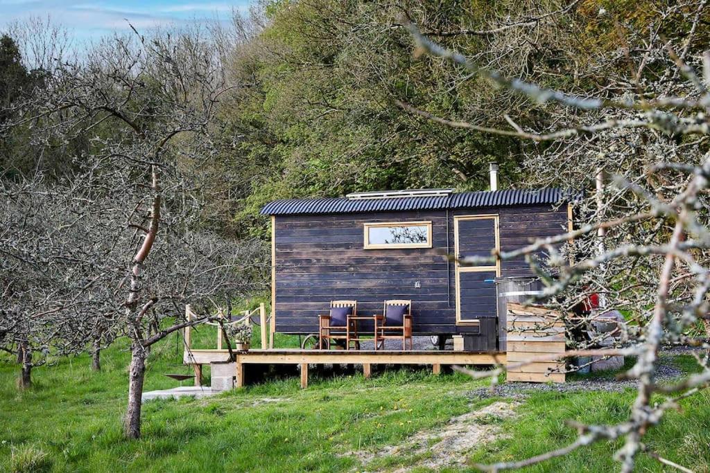 Orchard Retreat Off Grid Shepherds Huts In Dorset *